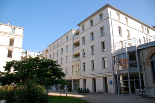 Accompagnement Personnes Agées Dépendantes / promenade & sortie dans le quartier
