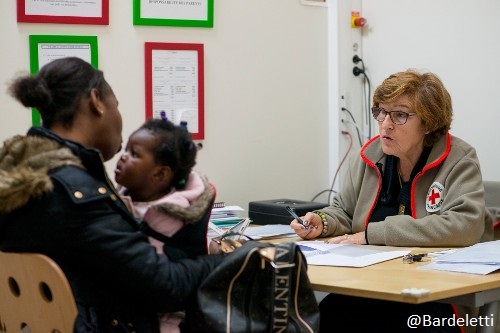 Accueil / écoute pour aide alimentaire - Croix-Rouge française - Voiron (38)