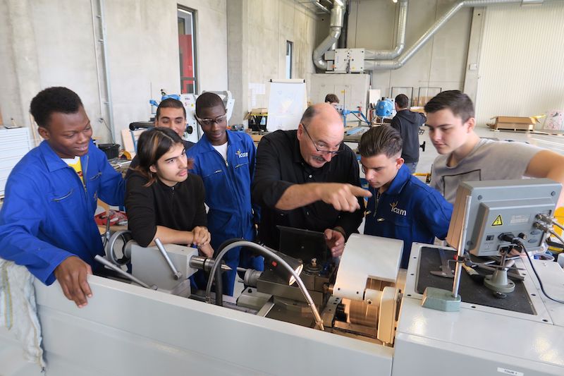 Accompagner des jeunes en décrochage scolaire