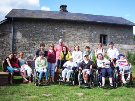 Cuisinier pour petit groupe de personnes avec handicap en vacances dans la Creuse, en juin 2024