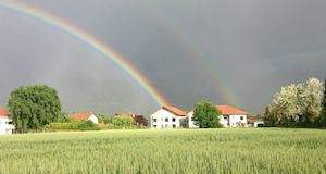 FB 38 : ACCOMPAGNANTS DE PERSONNES Maisons de Crolles. Pour AMA Diem (Accompagnement (social et professionnel)<b>contacter France Bénévolat 38. Tél:04 76 87 31 82 </b>