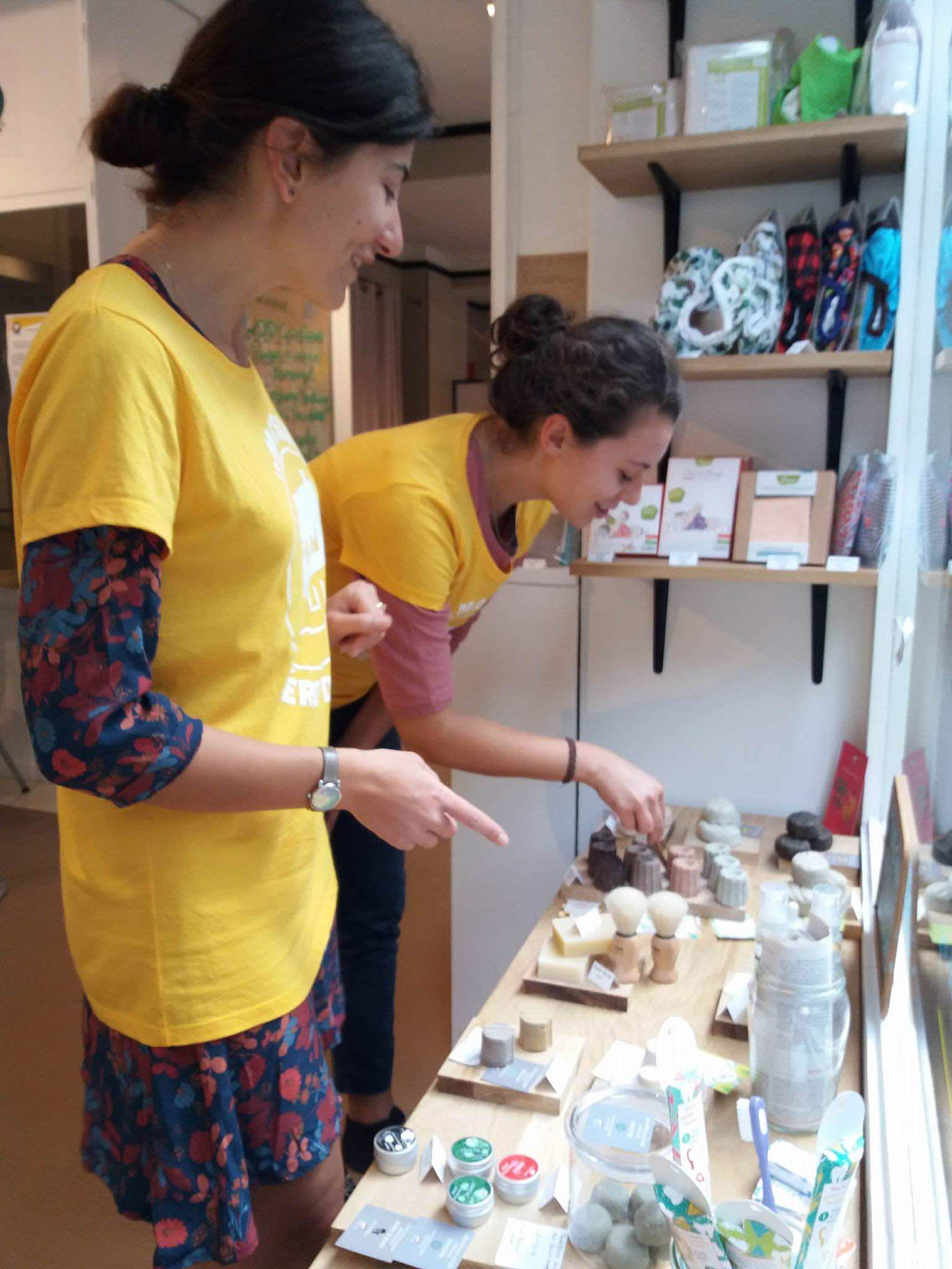 Accueil et conseil à la petite boutique