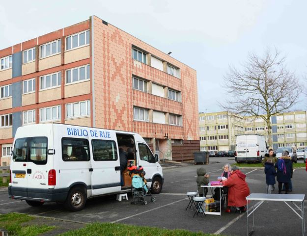 ANIMATION DE RUE , BIBLIOTHÈQUE DE RUE/BOULOGNE SUR MER