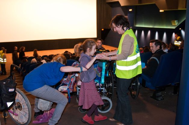 Faciliter l'accès de tous au cinéma, personnes handicapées et personnes sans handicap (Paris 19)