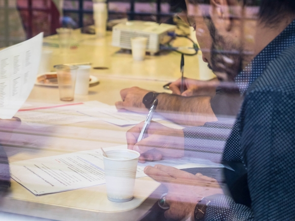 Accompagner une personne réfugiée sur sa lettre de motivation