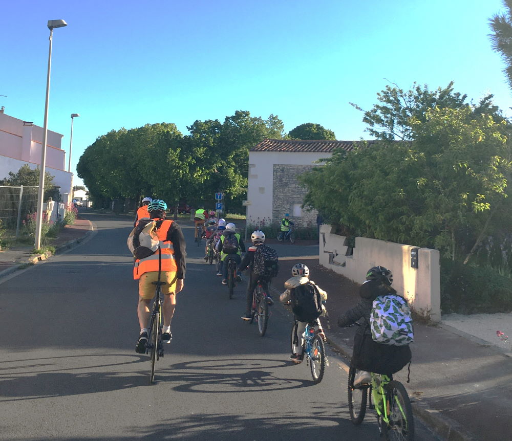 LA ROCHELLE et PERIGNY : accompagnement du Cyclobus (ramassage scolaire à velo)