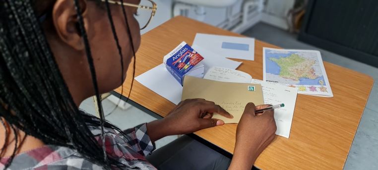 Formateur à distance (par correspondance) auprès de pers. détenues